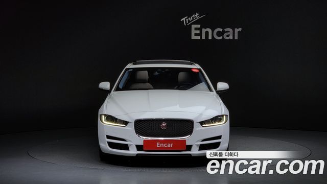 Jaguar XE 20d Prestige — пробег 92 357 км — фото 3 из 5