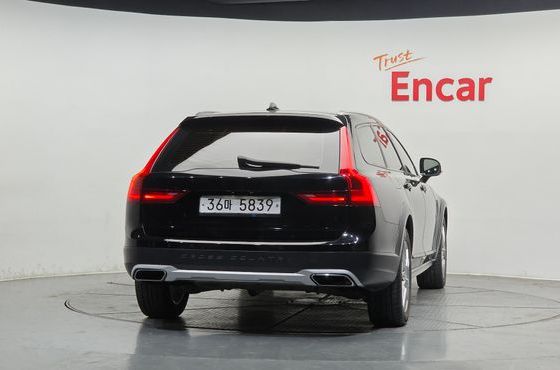 Volvo V90 D5 AWD — пробег 94 045 км — фото 4 из 5