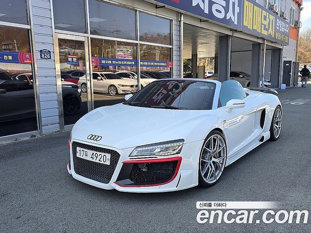 Audi R8 5.2 V10 Spyder — пробег 50 700 км — фото 1 из 5