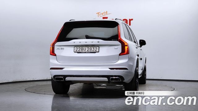 Volvo XC90 T8 R-Design Hybrid — пробег 128 353 км — фото 4 из 5