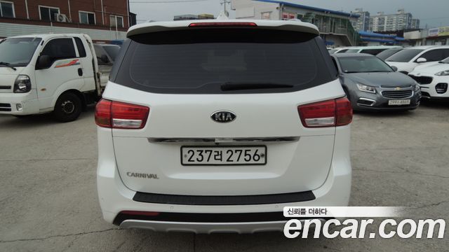 Kia Carnival 9-seater Luxury — пробег 248 311 км — фото 5 из 5