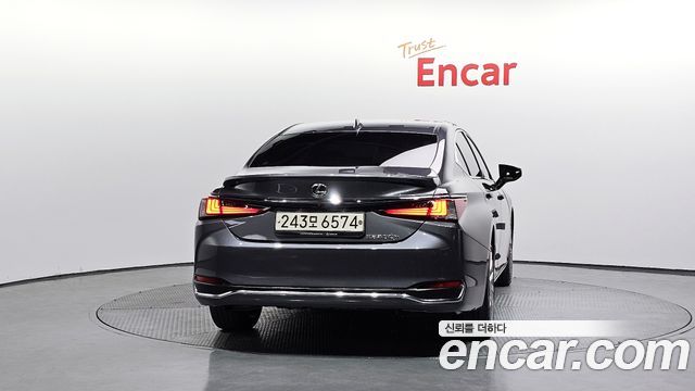 Lexus ES Luxury Plus — пробег 78 105 км — фото 4 из 5