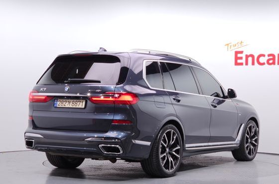 BMW X7 xDrive 40i M Sport 6STR — пробег 70 375 км — фото 2 из 5