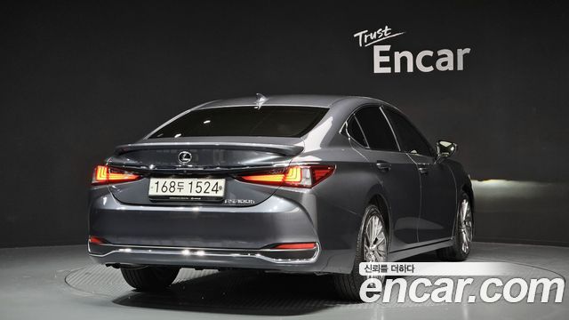 Lexus ES Luxury Plus — пробег 82 477 км — фото 2 из 5