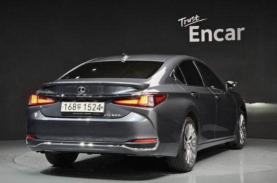 Lexus ES Luxury Plus — пробег 82 477 км — фото 2 из 5