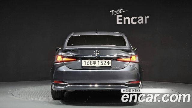 Lexus ES Luxury Plus — пробег 82 477 км — фото 4 из 5