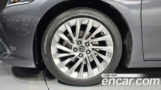 Lexus ES Luxury Plus — пробег 82 477 км — фото 5 из 5