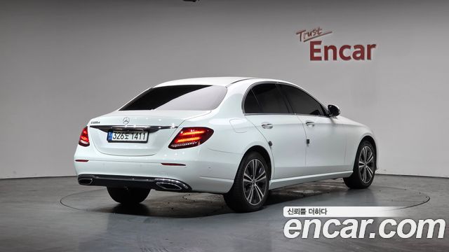 Mercedes-Benz E-Class E220d Avantgarde — пробег 61 630 км — фото 2 из 5
