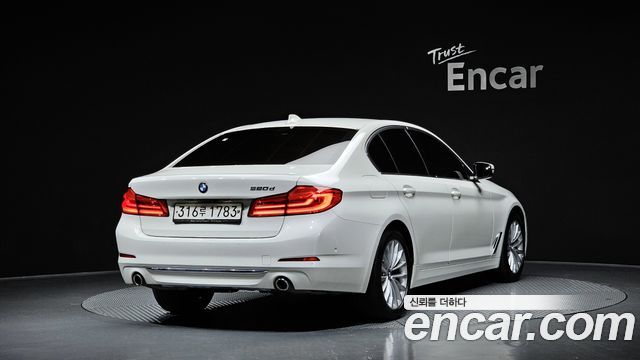 BMW 5-Series 520d Luxury Plus — пробег 83 624 км — фото 2 из 5