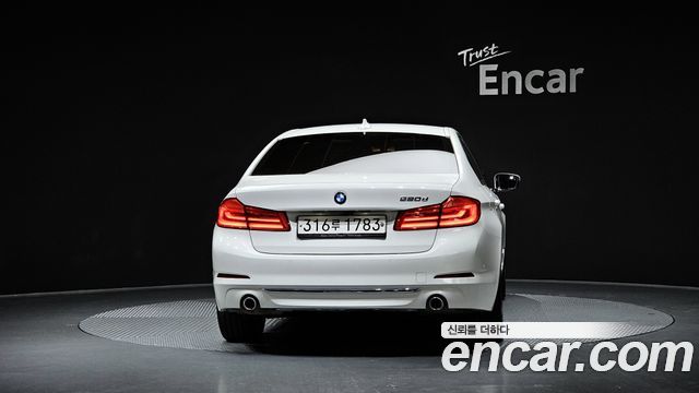 BMW 5-Series 520d Luxury Plus — пробег 83 624 км — фото 4 из 5