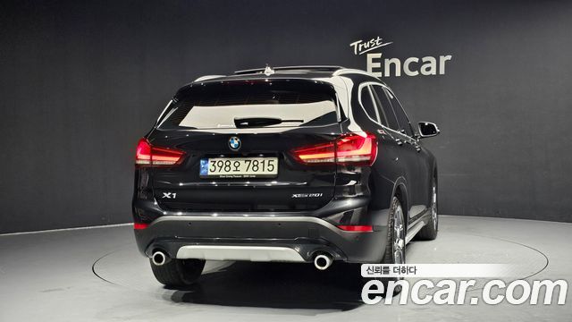 BMW X1 xDrive 20i xLine — пробег 42 690 км — фото 4 из 5
