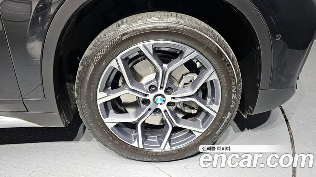 BMW X1 xDrive 20i xLine — пробег 42 690 км — фото 5 из 5