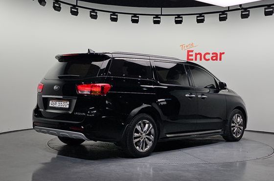 Kia Carnival 7-seater Limousine VIP — пробег 136 383 км — фото 2 из 5