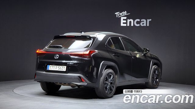 Lexus UX 2.0 2WD — пробег 57 292 км — фото 2 из 5