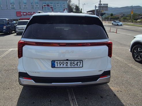 Kia Carnival HEV 9 seater Prestige — пробег 890 км — фото 5 из 5