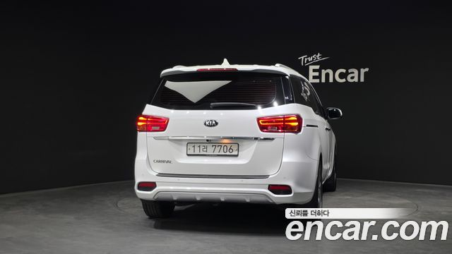 Kia Carnival из Кореи Encar