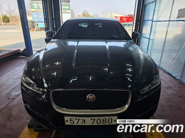Jaguar XE 20d Prestige — пробег 220 148 км — фото 1 из 5