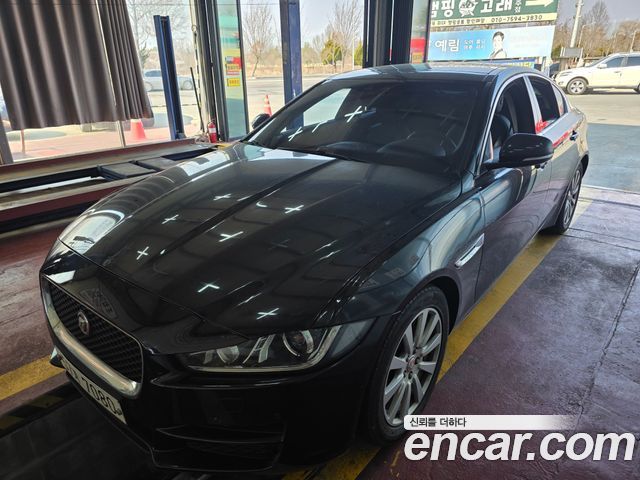 Jaguar XE 20d Prestige — пробег 220 148 км — фото 2 из 5