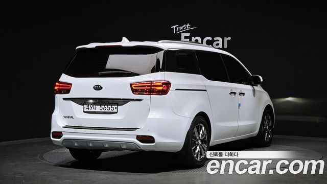 Kia Carnival из Кореи Encar