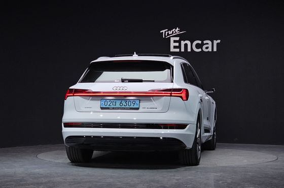Audi e-tron 55 Quattro — пробег 91 832 км — фото 4 из 5
