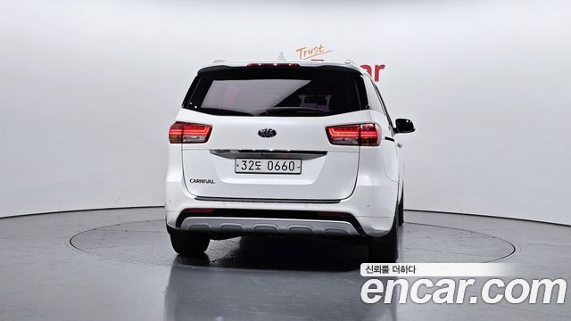 Kia Carnival из Кореи Encar