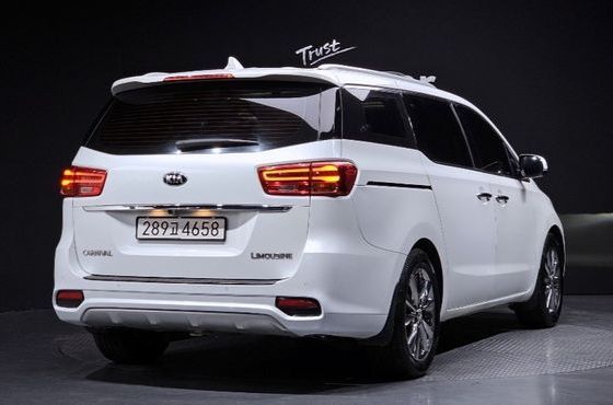 Kia Carnival 7-Seater Limousine VIP — пробег 124 666 км — фото 2 из 5