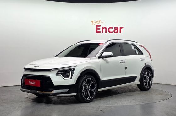 Kia Niro Signature — пробег 3 102 км — фото 1 из 5