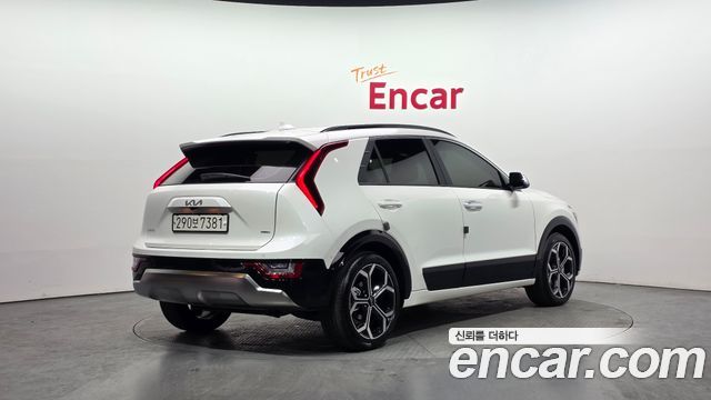 Kia Niro Signature — пробег 3 102 км — фото 2 из 5