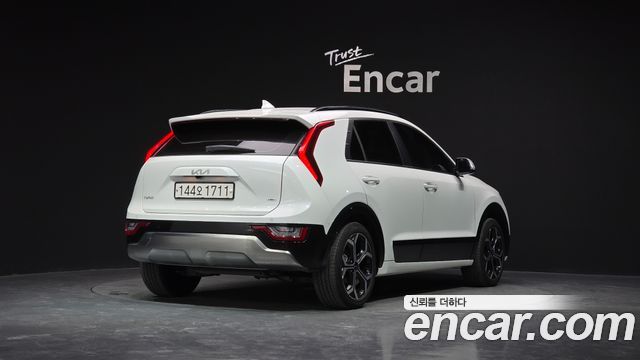 Kia Niro Signature — пробег 2 298 км — фото 2 из 5