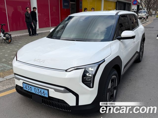 Kia EV3 Long Range 2WD AIr — пробег 620 км — фото 3 из 5