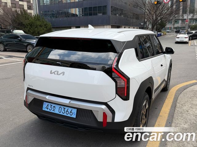 Kia EV3 Long Range 2WD AIr — пробег 620 км — фото 4 из 5