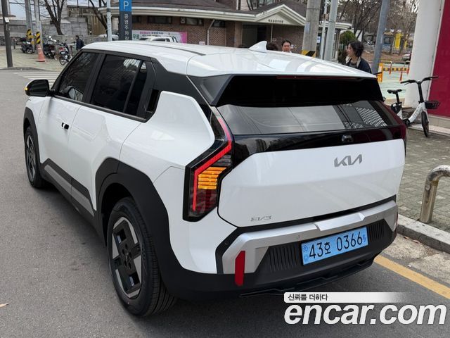 Kia EV3 Long Range 2WD AIr — пробег 620 км — фото 5 из 5