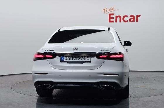 Mercedes-Benz E-Class E220d 4MATIC AMG Line — пробег 81 600 км — фото 4 из 5