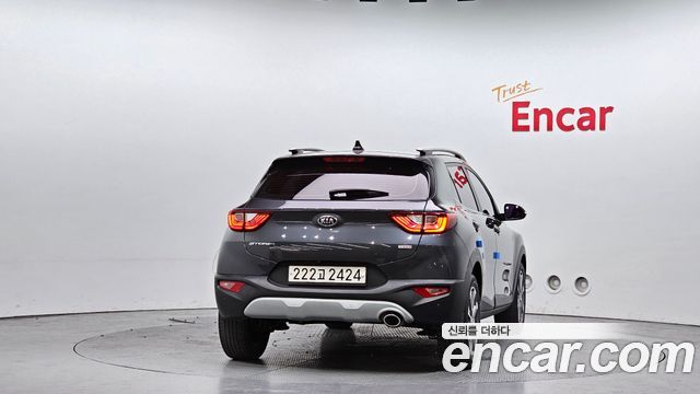 Kia Stonic из Кореи Encar