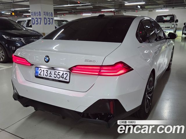 BMW 5-Series 520i M Sport — пробег 1 450 км — фото 2 из 5