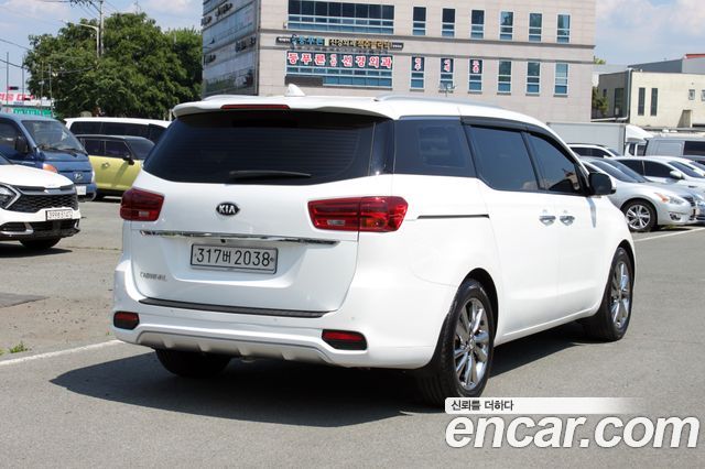 Kia Carnival 9-Seater Prstige — пробег 160 981 км — фото 4 из 5