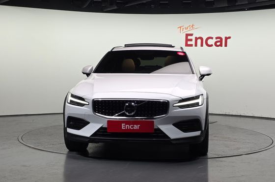 Volvo V60 B5 Pro AWD — пробег 46 498 км — фото 3 из 5