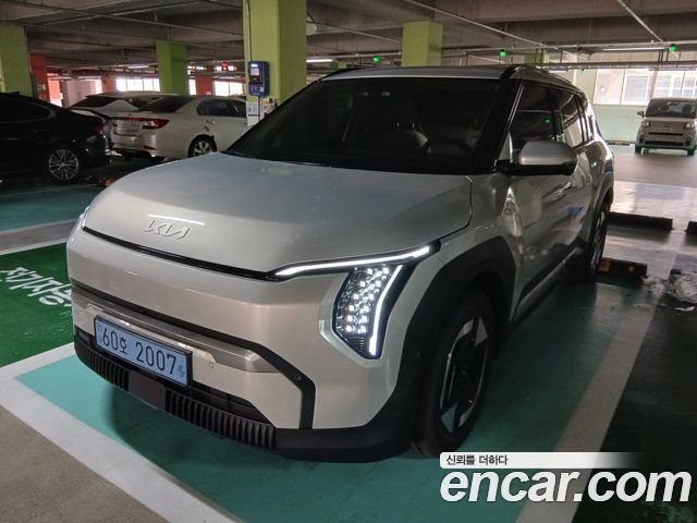 Kia EV3 Long Range 2WD Earth — пробег 1 023 км — фото 3 из 5