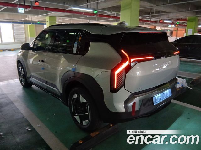 Kia EV3 Long Range 2WD Earth — пробег 1 023 км — фото 4 из 5