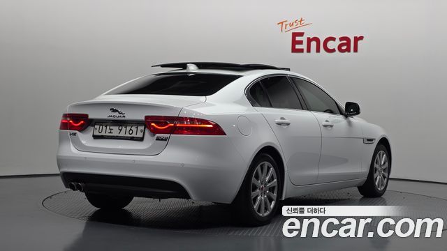 Jaguar XE 20d Perstige AWD — пробег 83 914 км — фото 2 из 5