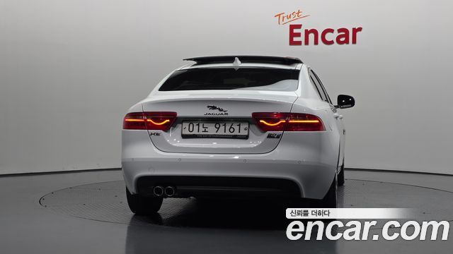 Jaguar XE 20d Perstige AWD — пробег 83 914 км — фото 4 из 5