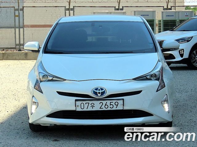 Toyota Prius 1.8 E — пробег 179 125 км — фото 1 из 5