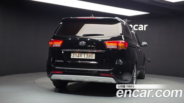 Kia Carnival из Кореи Encar