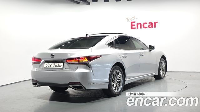 Lexus LS 3.5 Luxury AWD — пробег 143 546 км — фото 2 из 5
