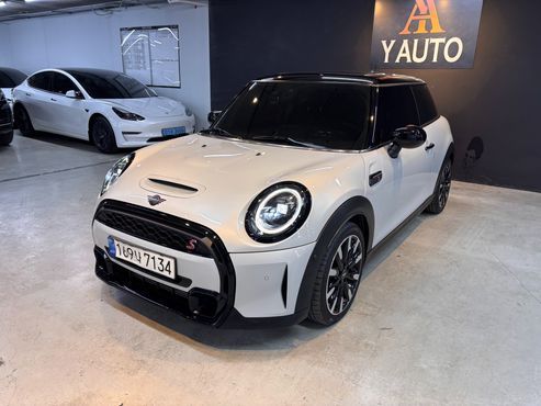 Mini Cooper Classic Launch Pack Third Generation — пробег 34 000 км — фото 1 из 5