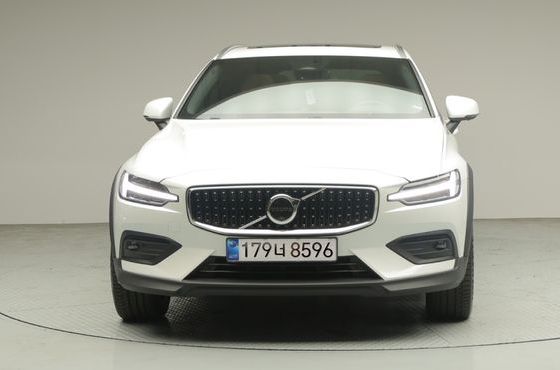 Volvo V60 B5 Ultra AWD — пробег 4 799 км — фото 3 из 5