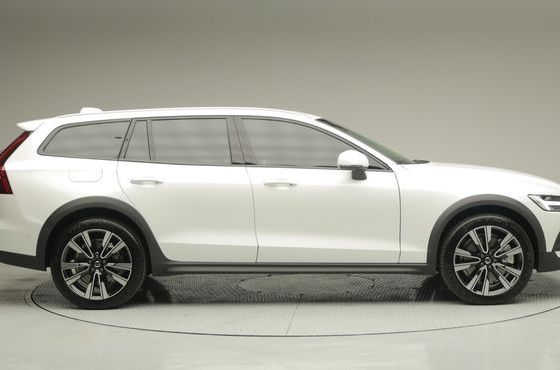 Volvo V60 B5 Ultra AWD — пробег 4 799 км — фото 4 из 5