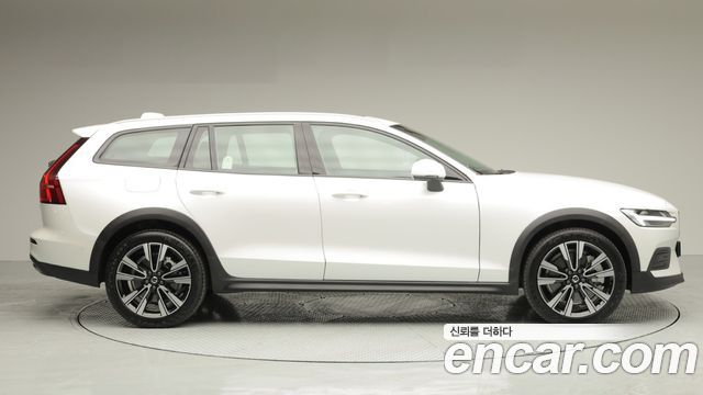 Volvo V60 B5 Ultimate AWD — пробег 6 019 км — фото 4 из 5