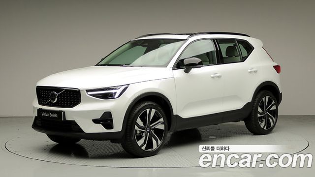 Volvo XC40 B4 Ultra Dark — пробег 3 678 км — фото 1 из 5