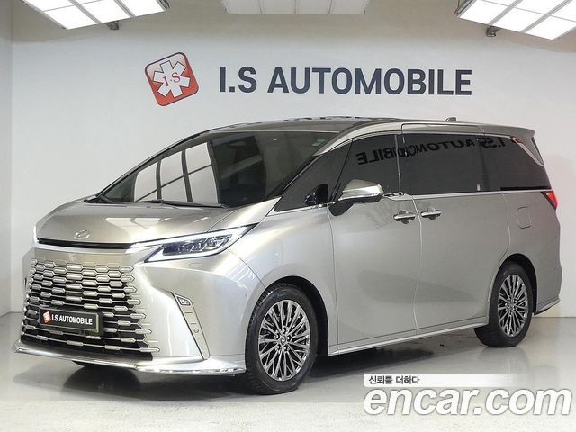 Lexus LM 500h Executive — пробег 8 200 км — фото 1 из 5